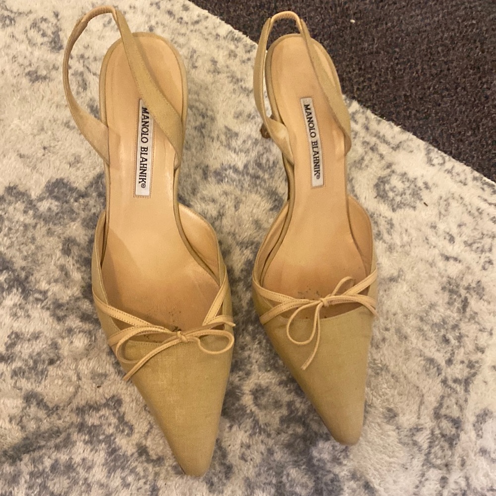 Manolo Blahnik khaki linen sling back pump bow